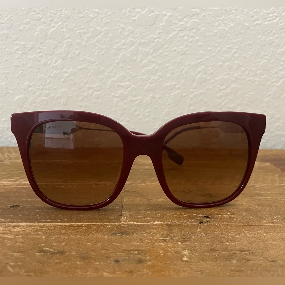 Burberry Sunglasses New - Picture 2 of 13